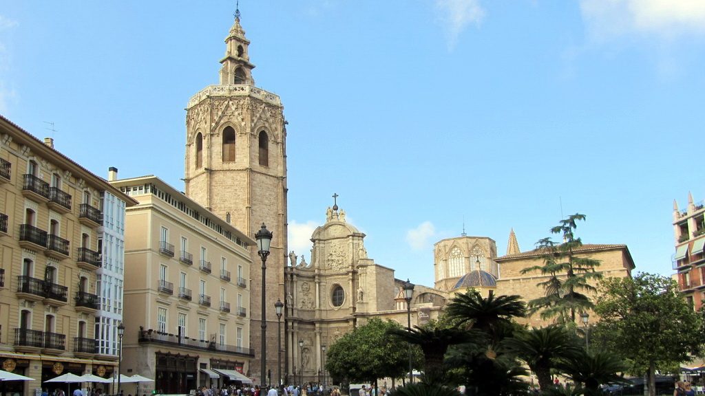 Kathedrale und und ihr Turm El Miguelete